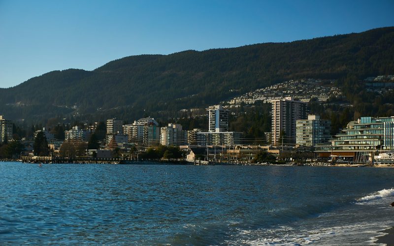 Waterfront homes and mountains in North Vancouver