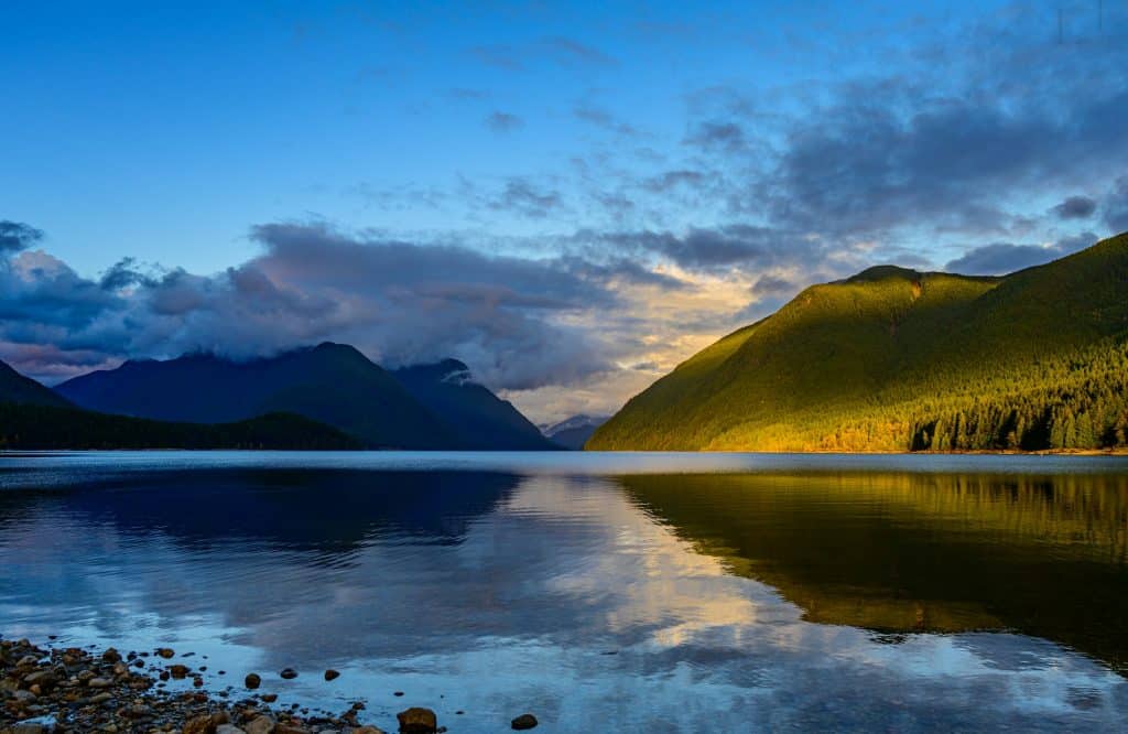 Lake and mountains near Maple Ridge